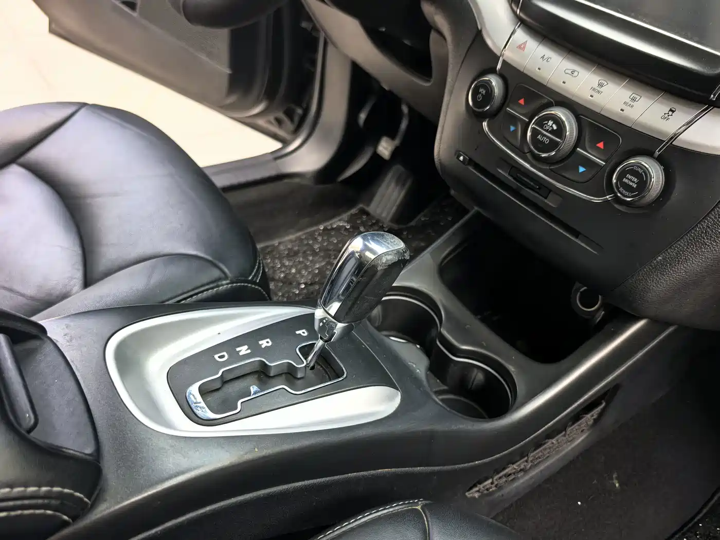 Dodge Journey 2013 2013 Model 2.4L 2WD Premium Edition