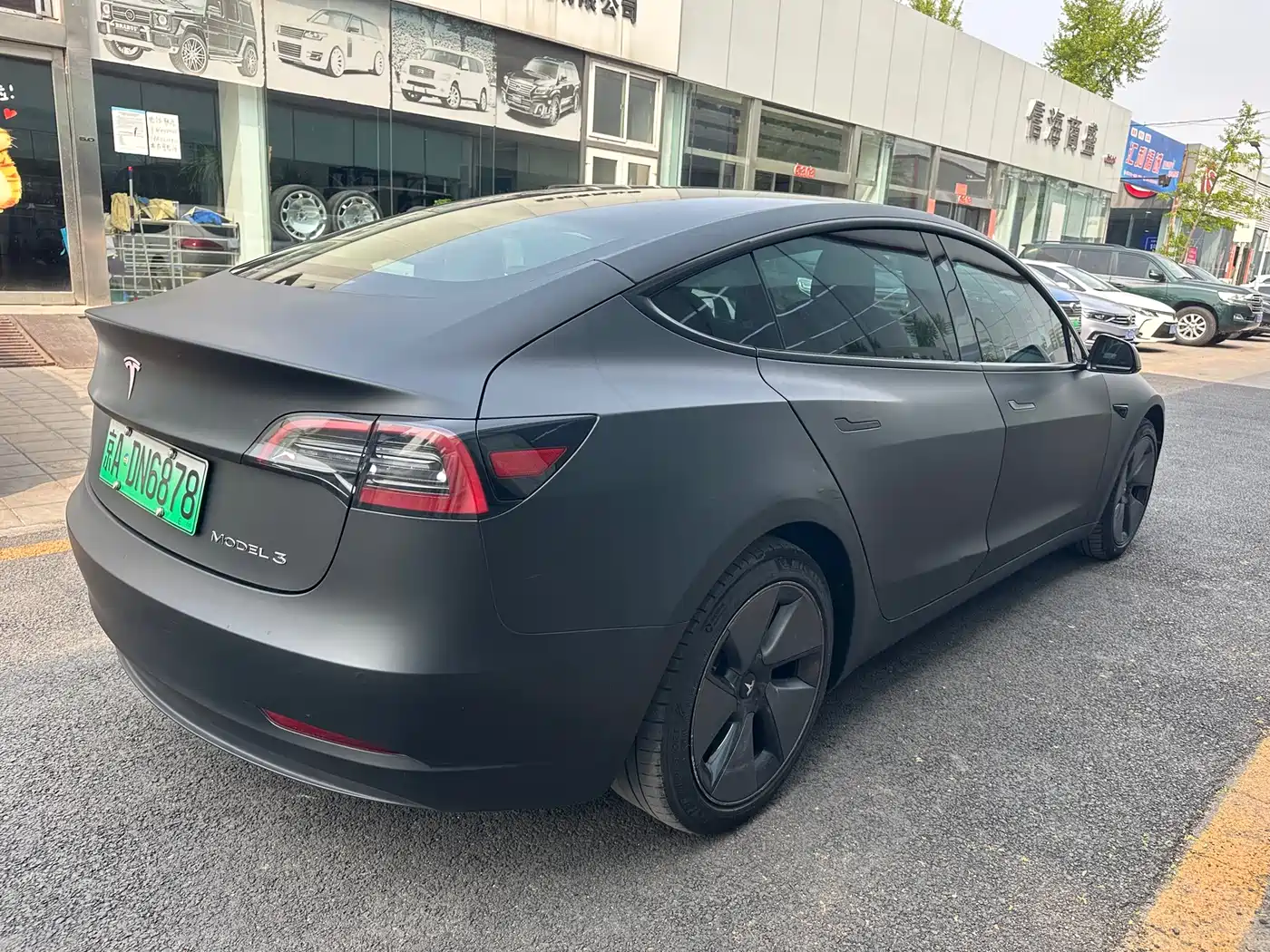 TESLA MODEL 3