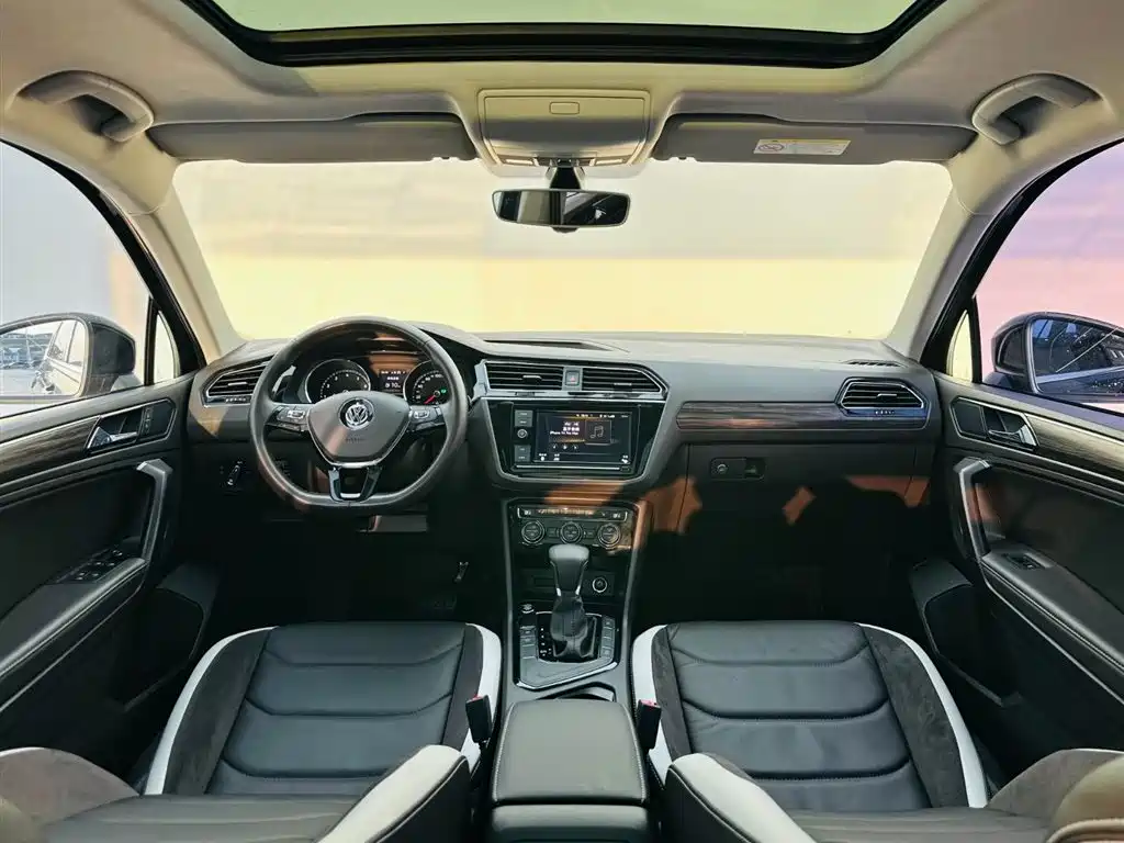 Volkswagen Tiguan L 2018 330TSI Automatic 2WD Luxury Edition фото 15