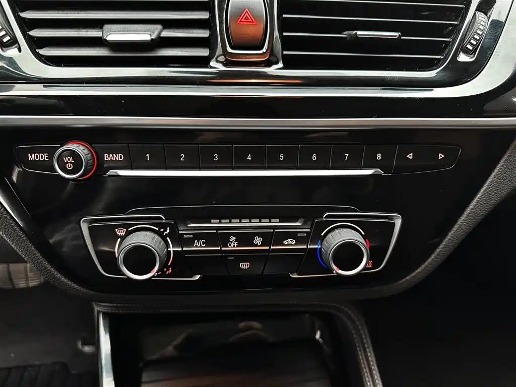 BMW 1 Series 2021 120i M Sport Shadow Edition фото 15