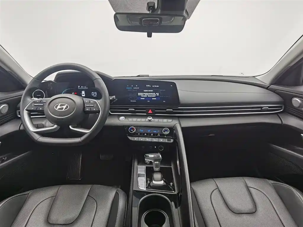 MODERN ELANTRA