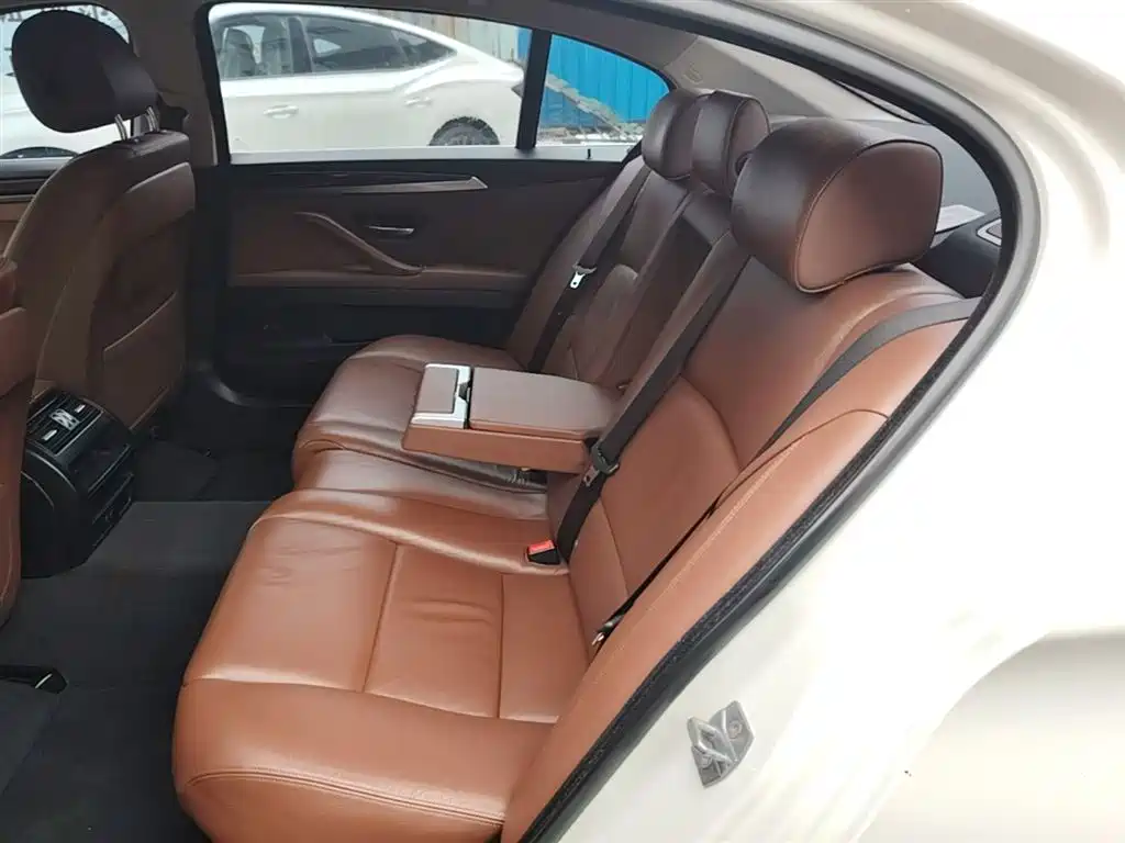 BMW 5 Series 2014 525Li Leading фото 17