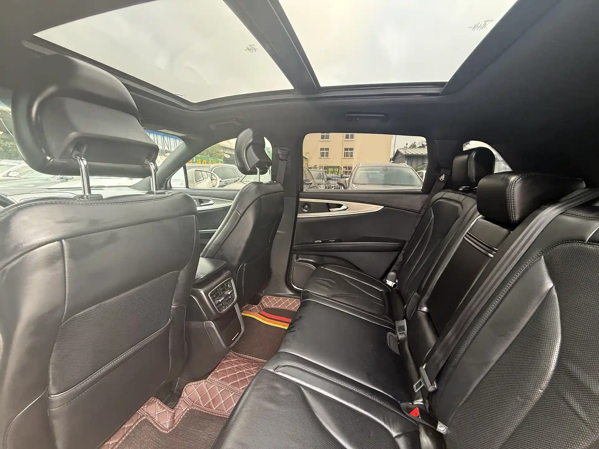 Photo 7 - Lincoln MKX