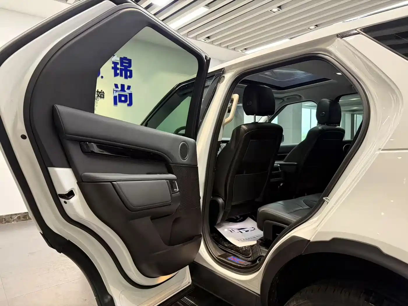 Land Rover Discovery 2019 3.0 SC V6 SE фото 27