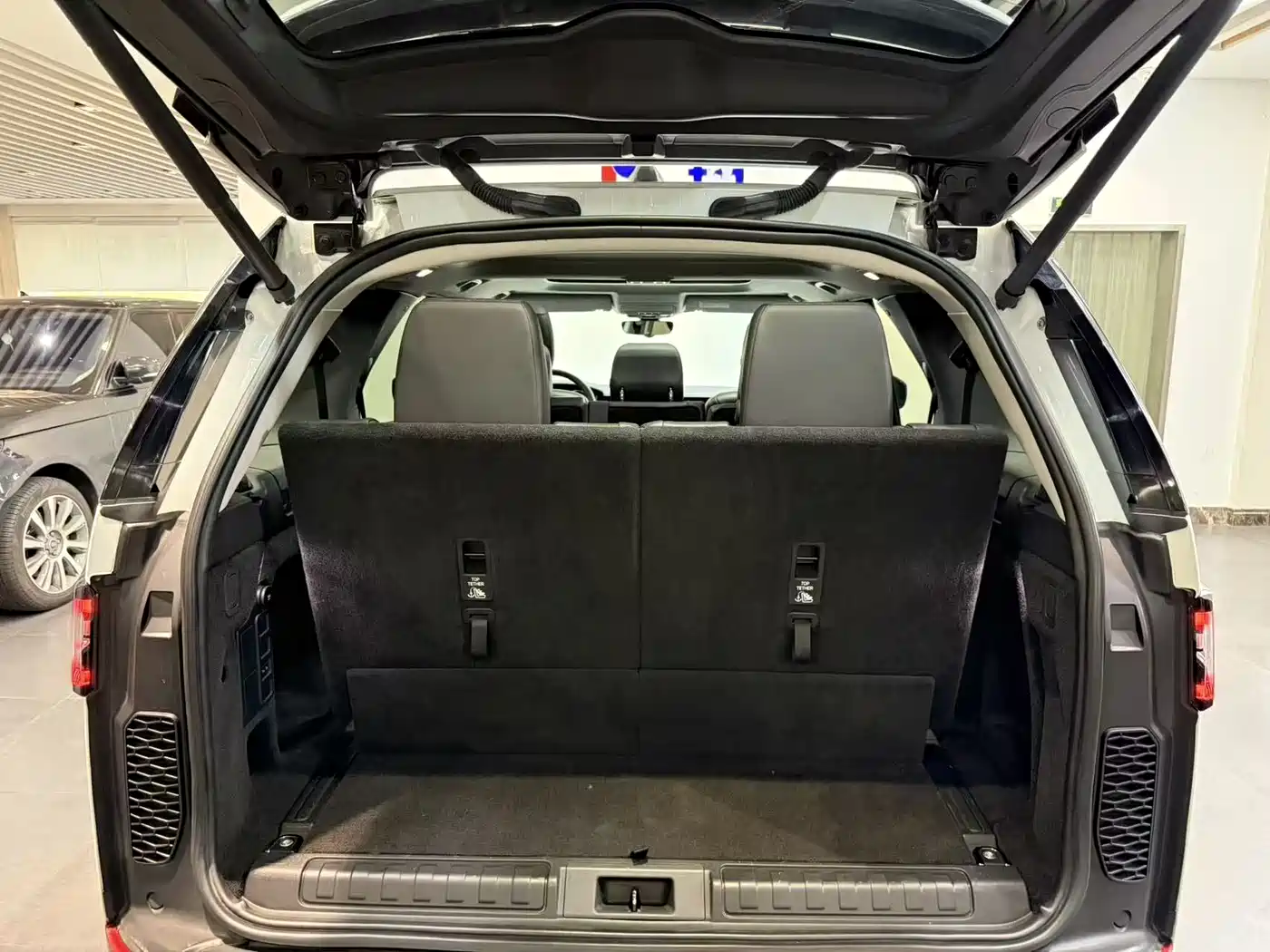 Land Rover Discovery 2019 3.0 SC V6 SE фото 11