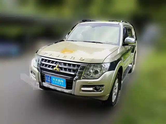 Mitsubishi Pajero (Import) 2016 3.0L Automatic Premium (China V) — фото 1