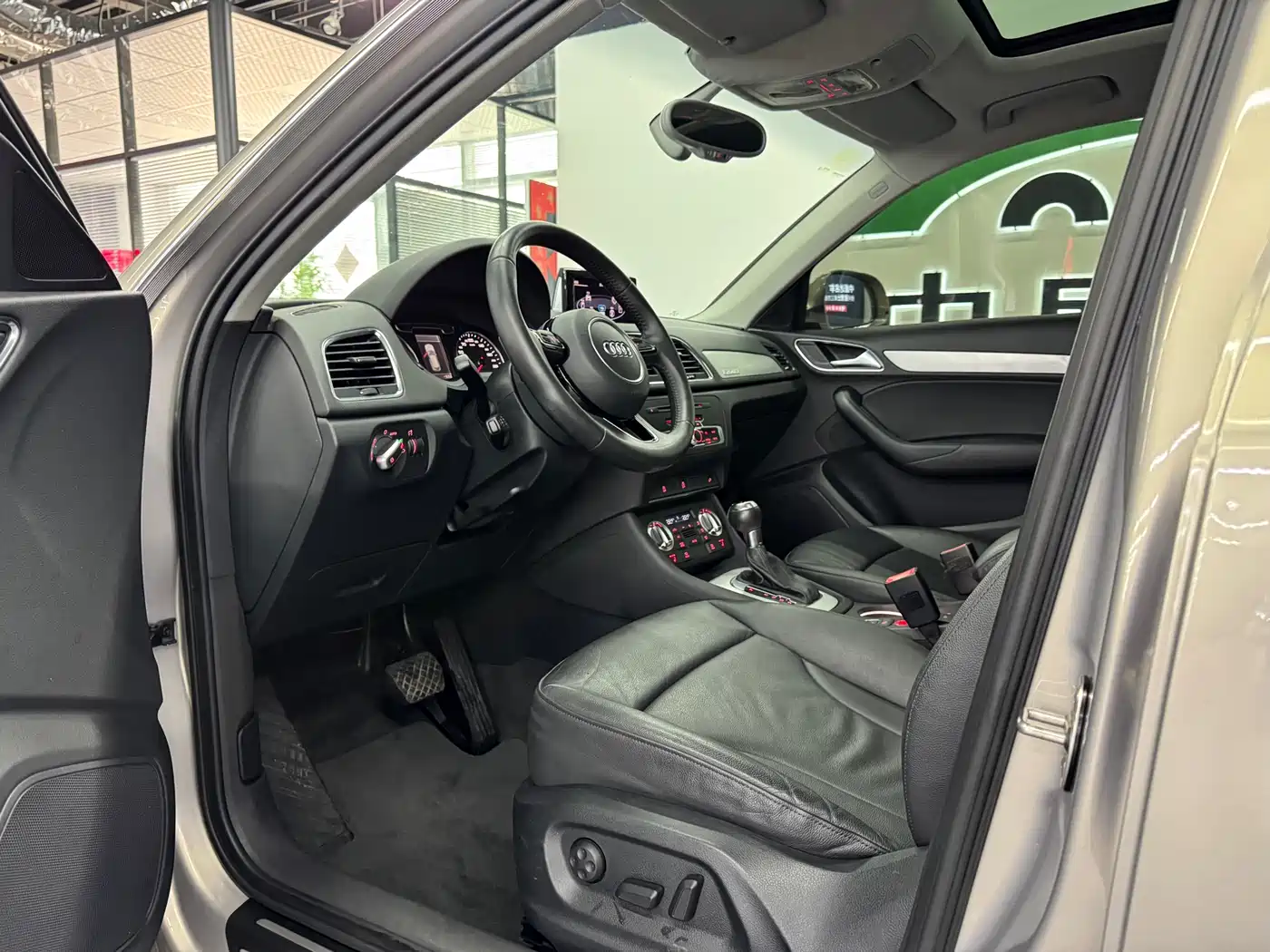 Audi Q3 (Import) 2012 35 TFSI quattro Comfort фото 7