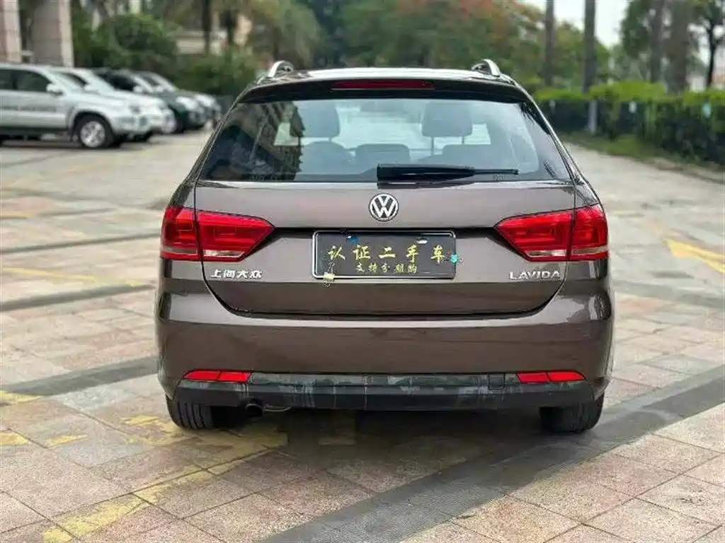 Volkswagen Lavida Tour 2013 1.6L Automatic Trend Style фото 5