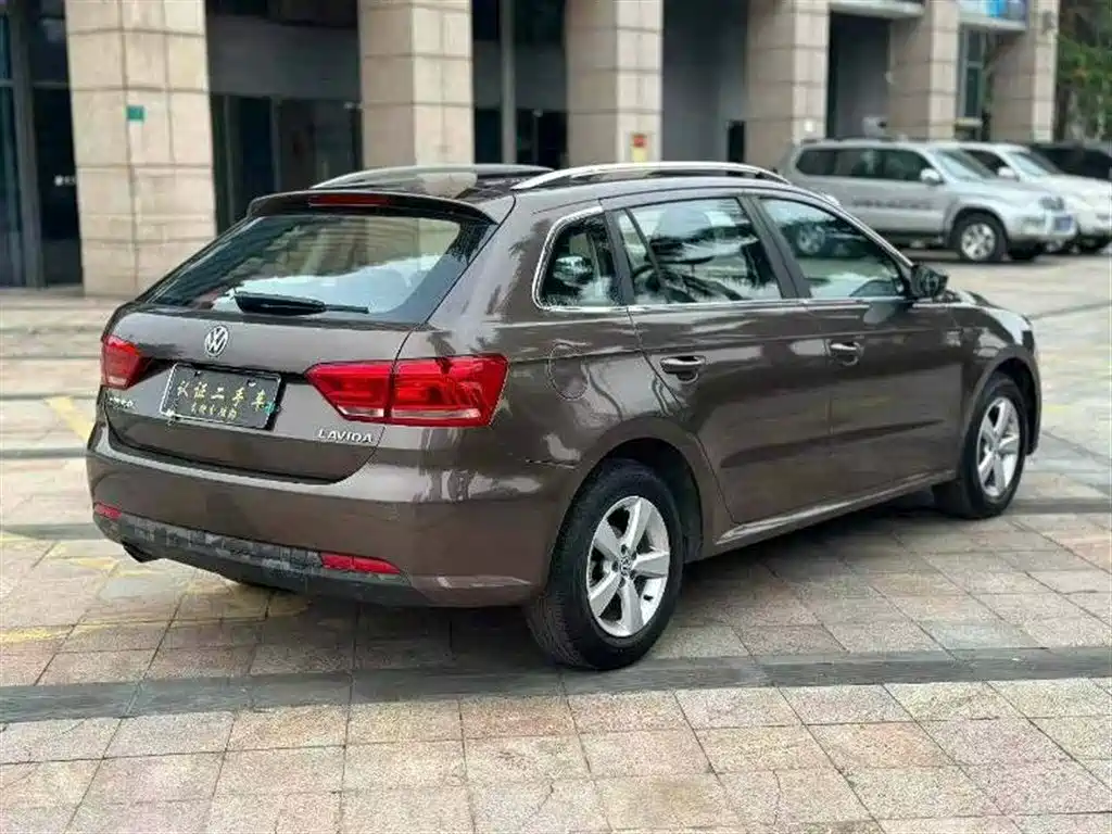 Volkswagen Lavida Tour 2013 1.6L Automatic Trend Style фото 6
