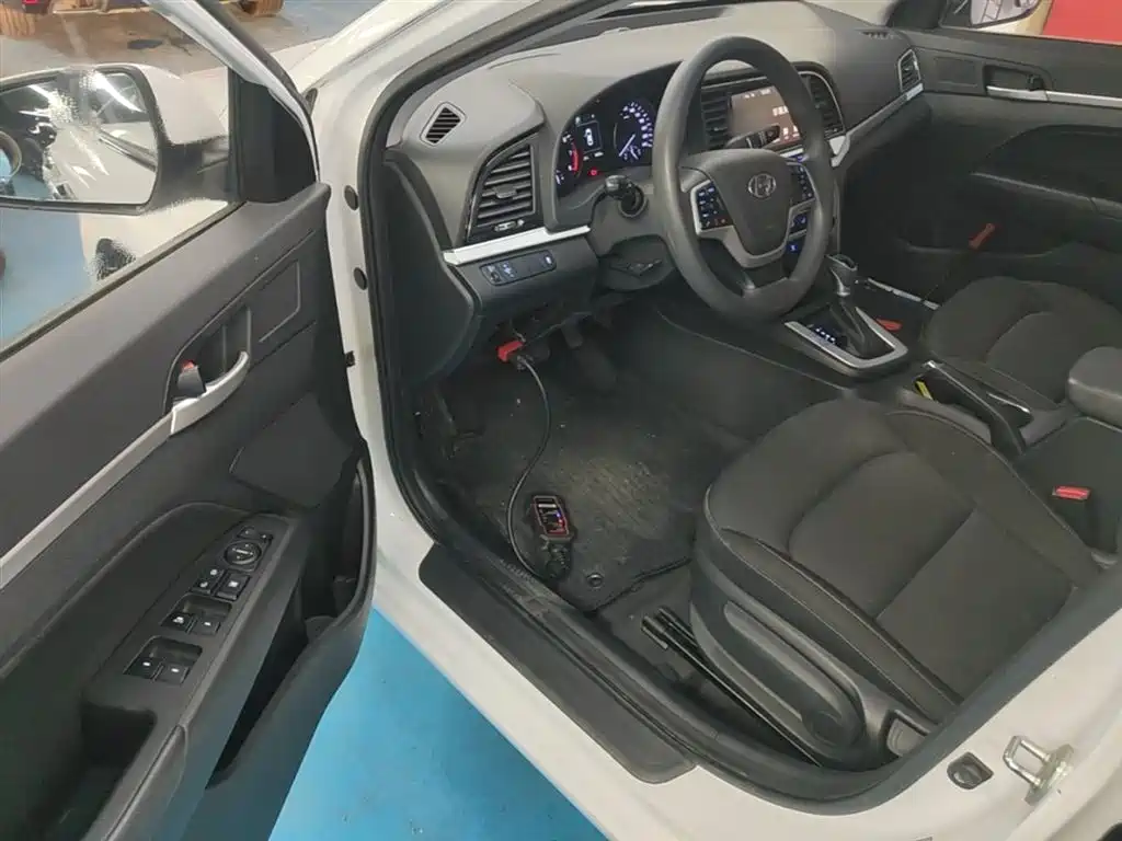 Hyundai Elantra 2016 Model 1.6L Automatic Smart Elite фото 16