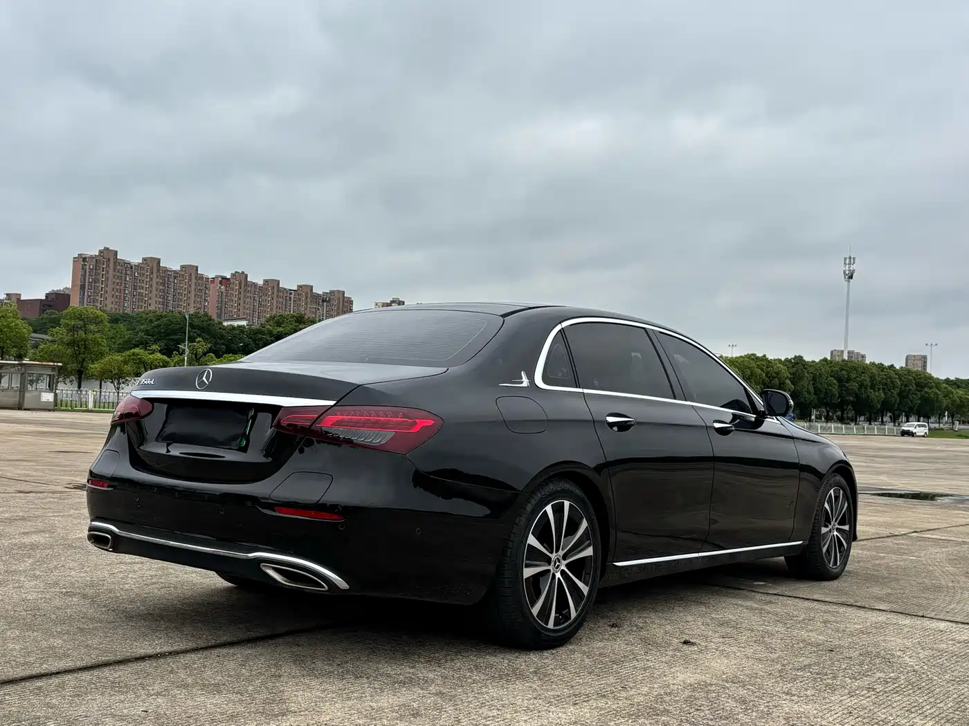 Mercedes-Benz E-Class New Energy 2022 E 350 e L Plug-in Hybrid Sedan фото 7