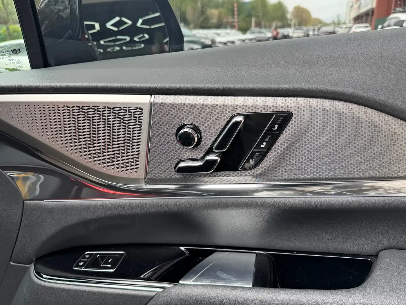 Cadillac XT5 2025 2.0T Premium Model фото 17