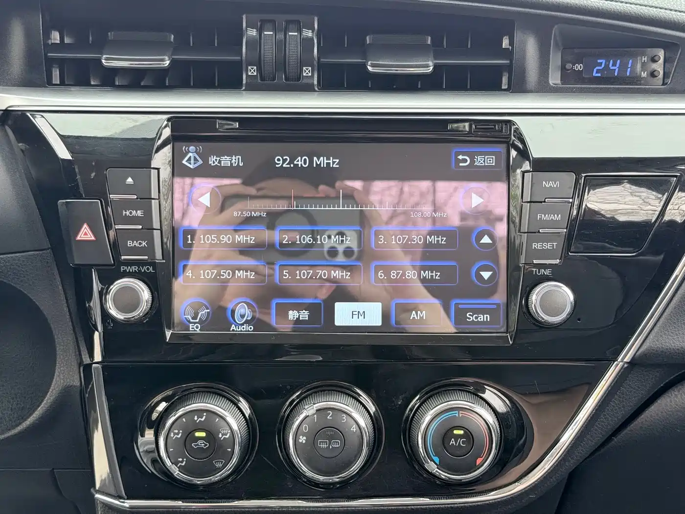 Toyota Corolla 2014 1.6L CVT GL фото 14