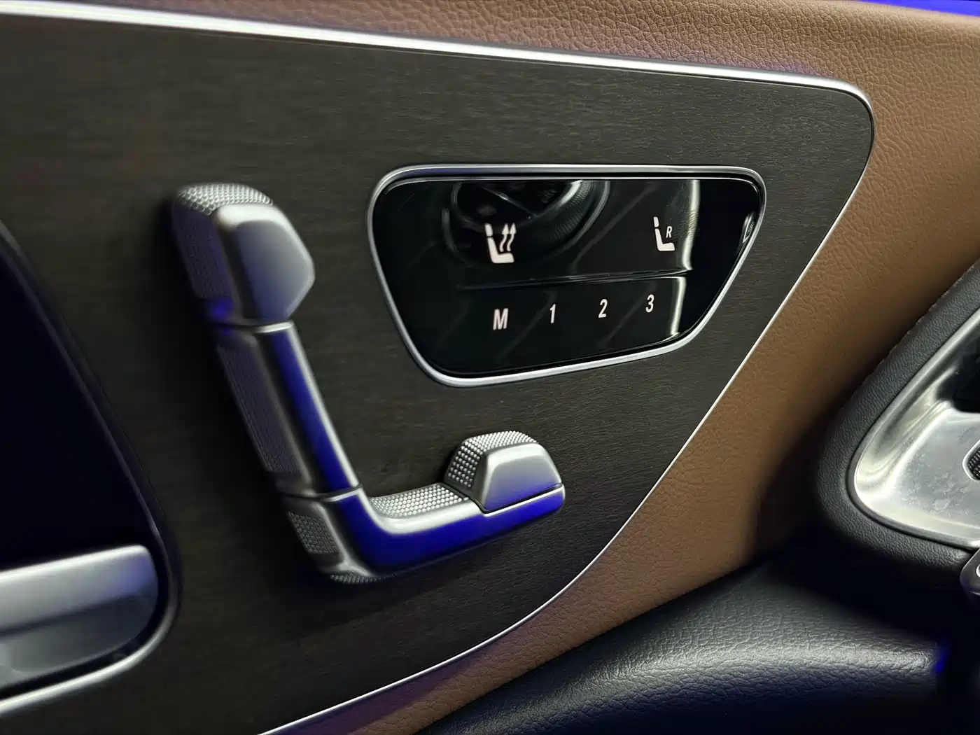 Mercedes-Benz E-Class 2024 E 300 L Fashion фото 14