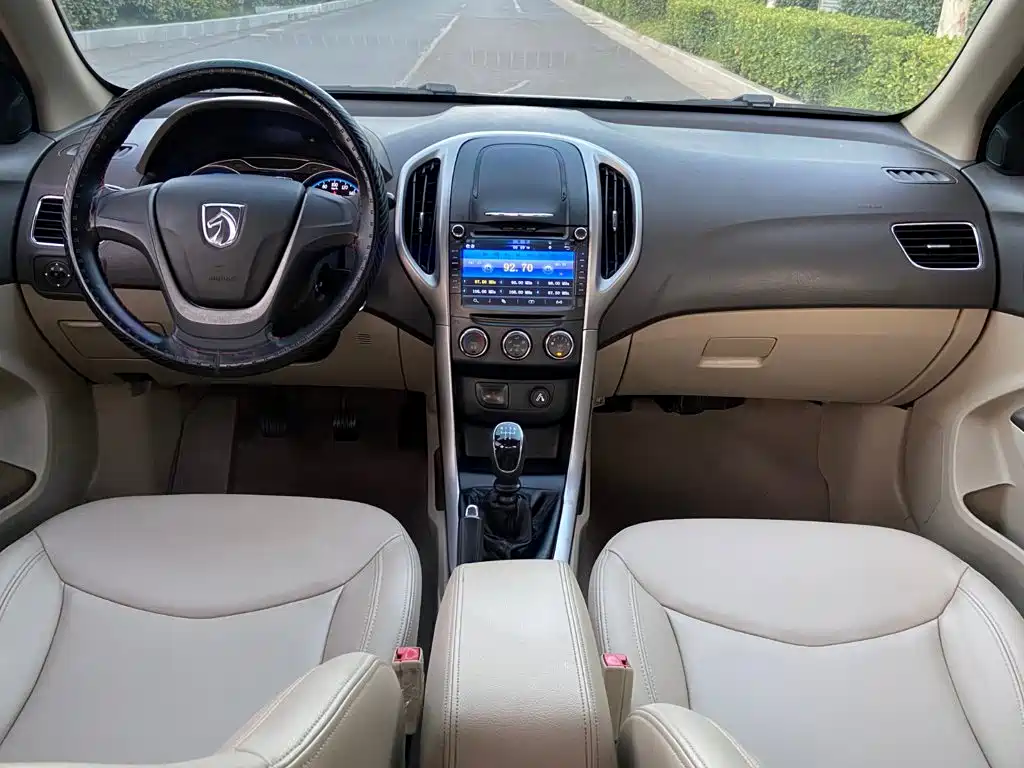 Baojun 630 2015 2014 1.5L Manual Comfort