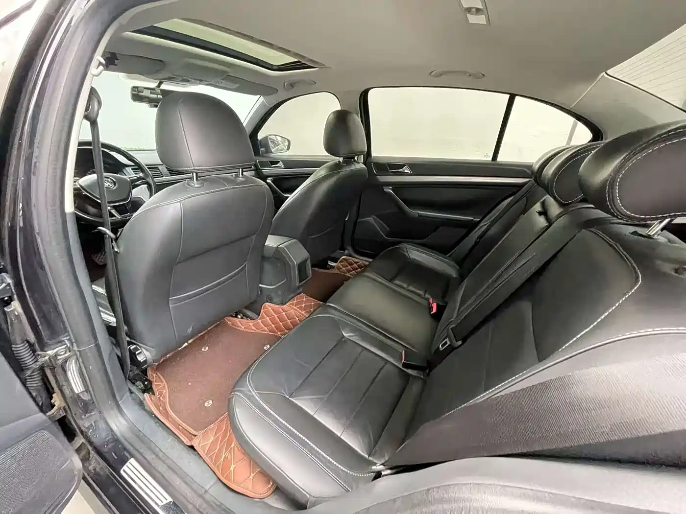 Volkswagen Lavida 2015 1.6L Automatic Comfort Edition фото 5