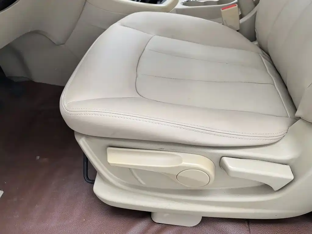 Baojun 730 2015 2014 1.5L Manual Luxury Navigation ESP Edition 7-Seater