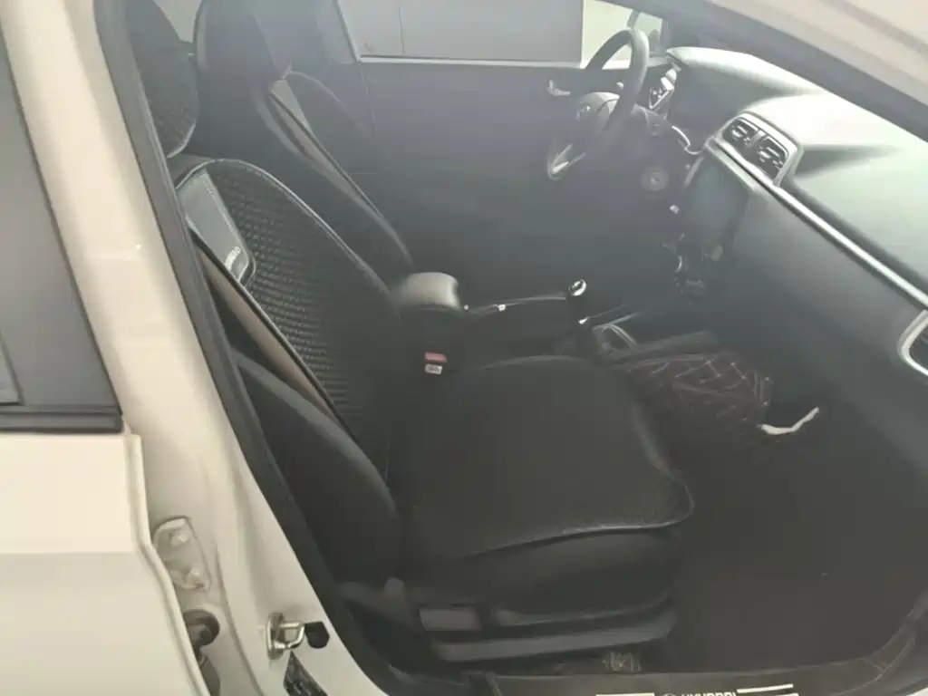 Photo 25 - Hyundai Verna