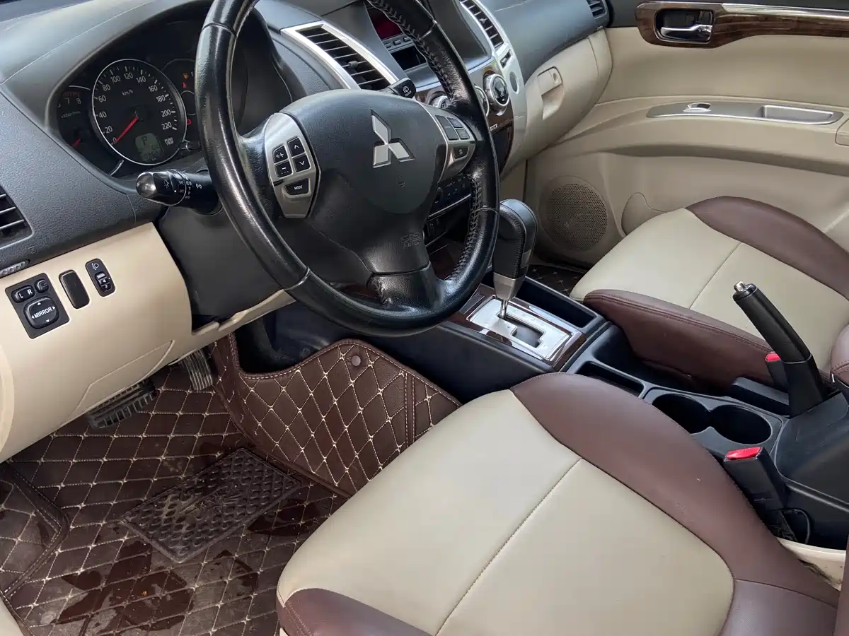 Mitsubishi Pajero Sport 2013 3.0L Automatic 2WD Luxury фото 9
