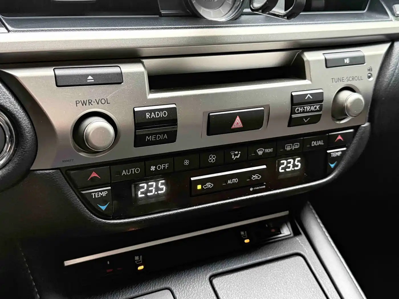 Lexus ES 2017 200 30th Anniversary Edition фото 12