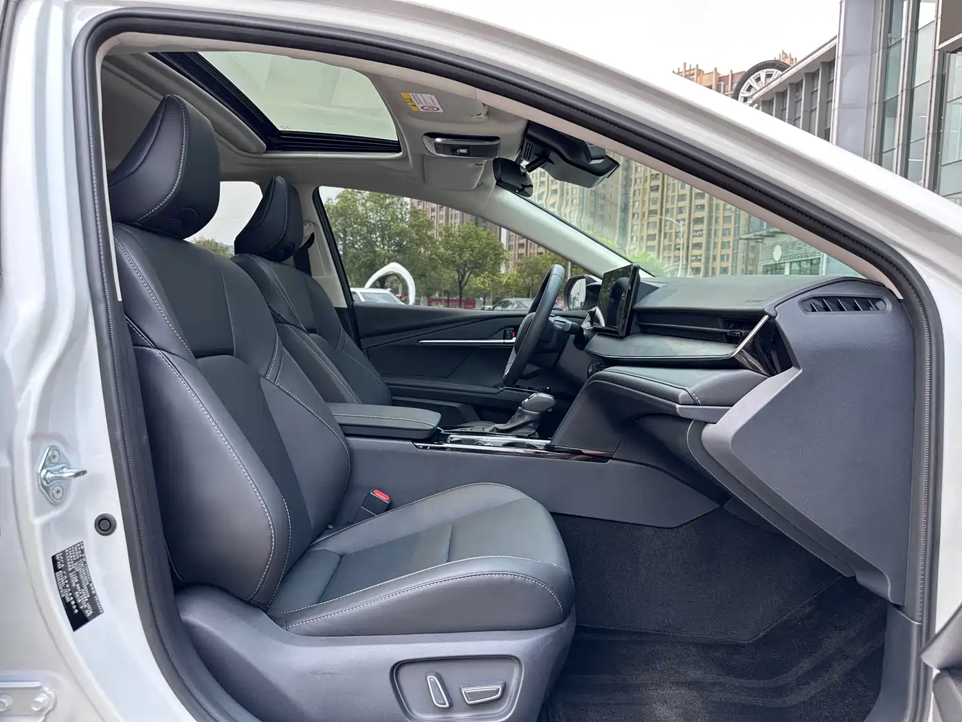 Toyota Camry 2026 Hybrid 2.0HGVP Luxury Edition фото 6