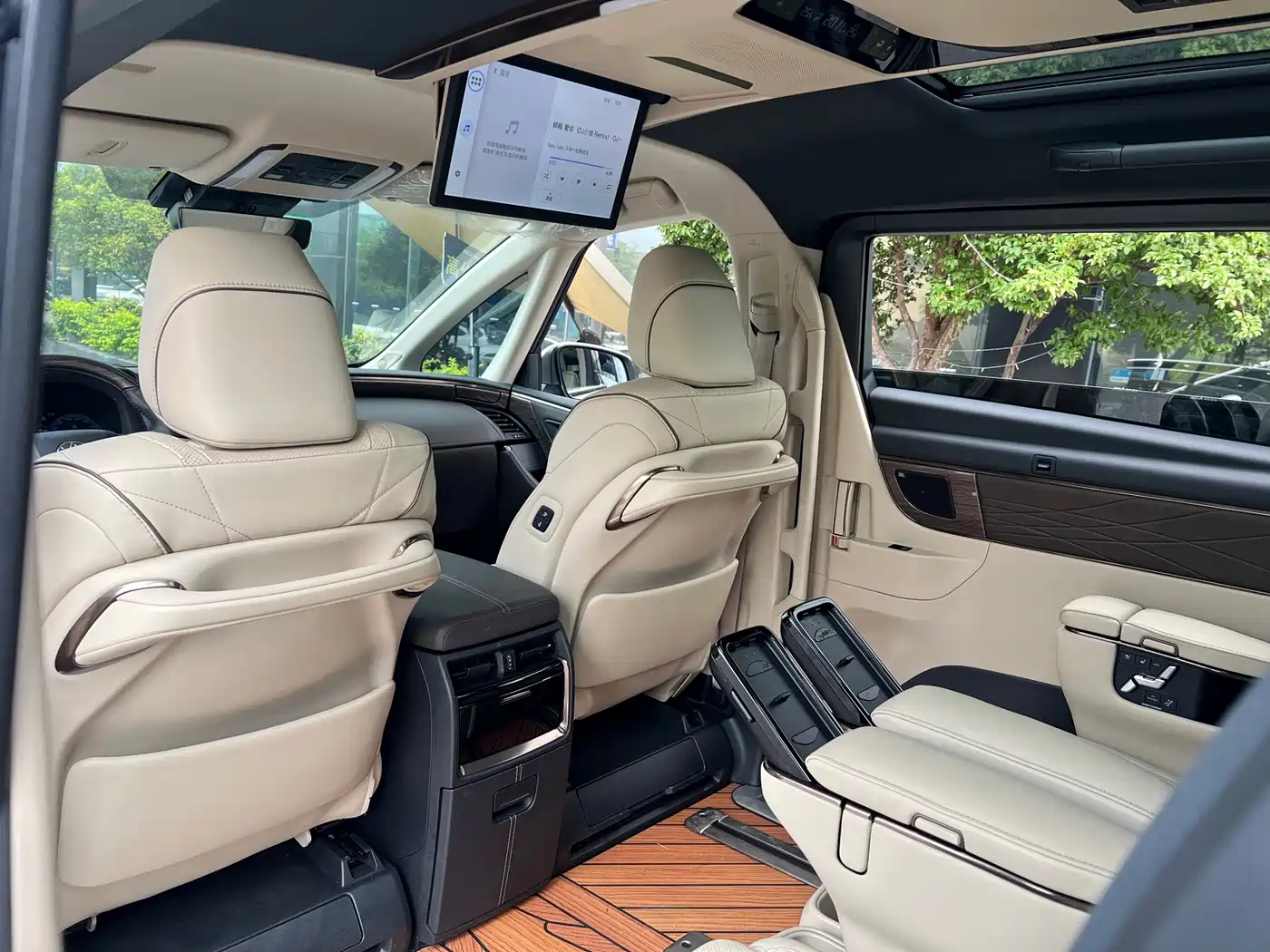 Toyota Alphard 2024 Hybrid 2.5L Ultimate Enjoyment Edition фото 4