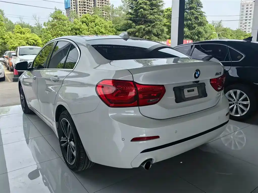 BMW 1 Series 2018 118i Fashion Edition фото 9