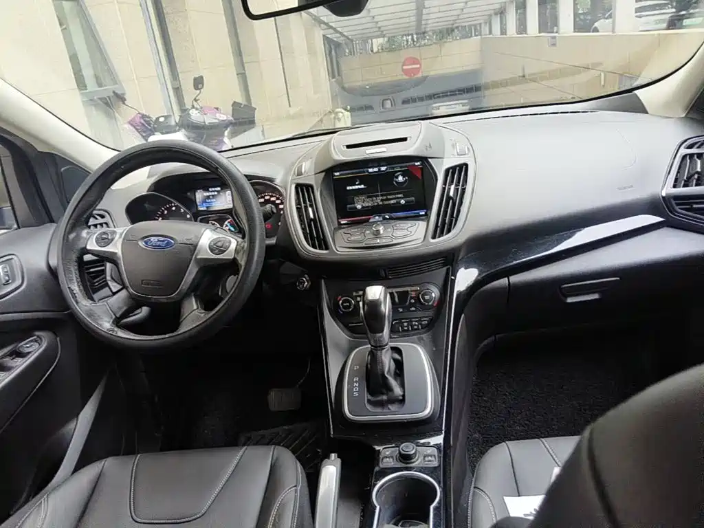 Фото 12 - Ford Kuga