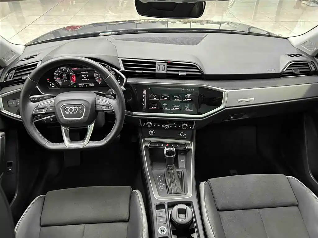 Audi Q3 2022 35 TFSI Fashion Dynamic фото 2