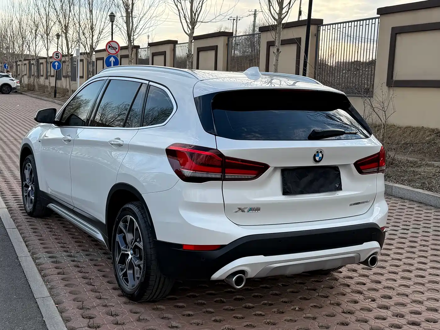 BMW X1 2022 sDrive20Li Fashion фото 6