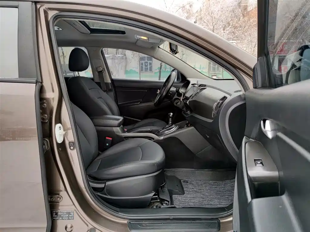 Kia Sportage 2016 2.0L Automatic 2WD GL фото 8