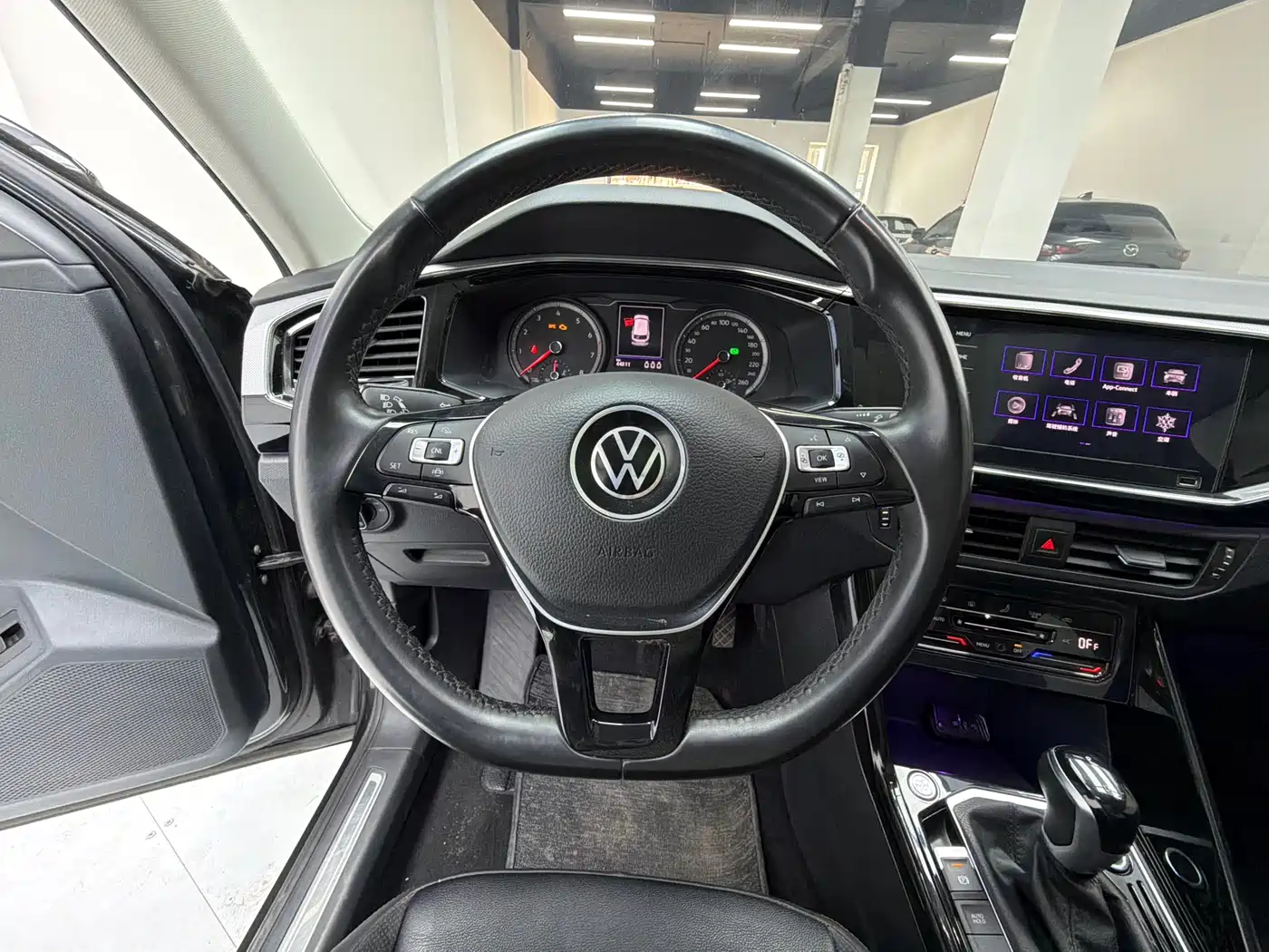Volkswagen Tayron 2022 280TSI 2WD Luxury Smart Connect Edition фото 9