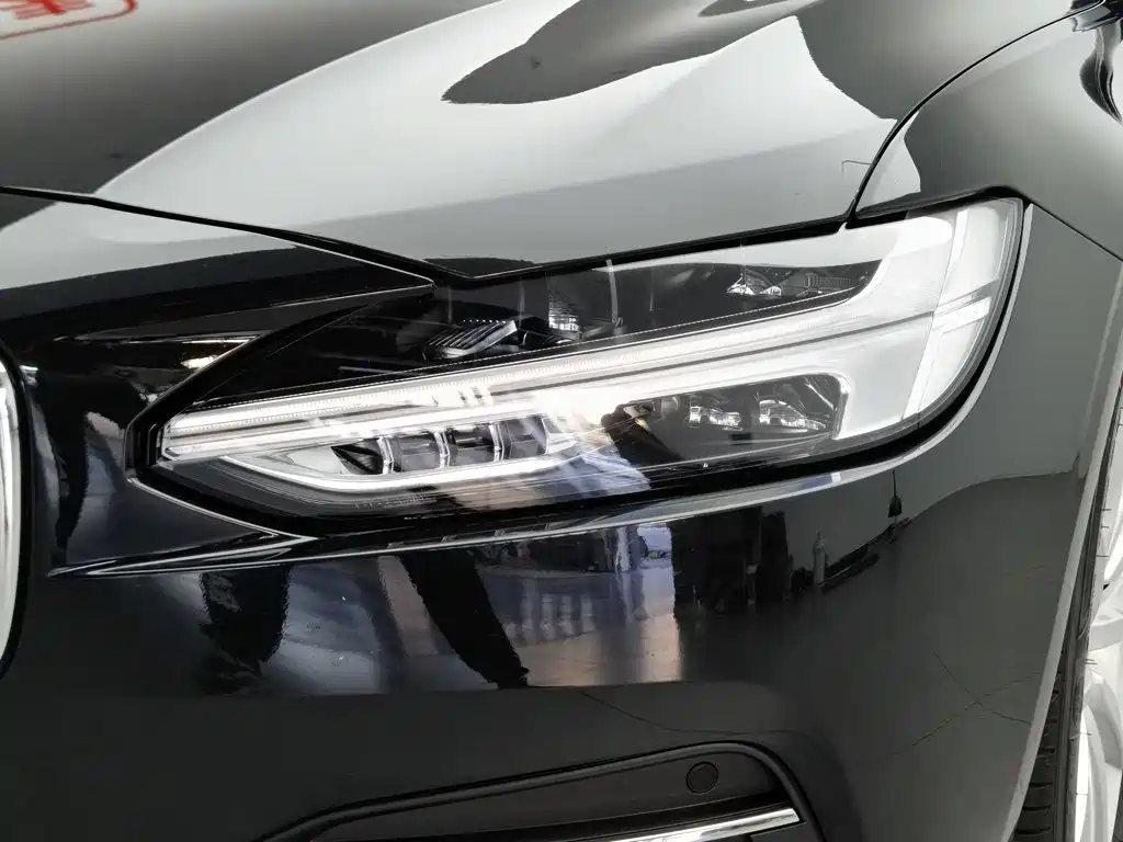 صورة 7 - Volvo S90 Plug-in Hybrid