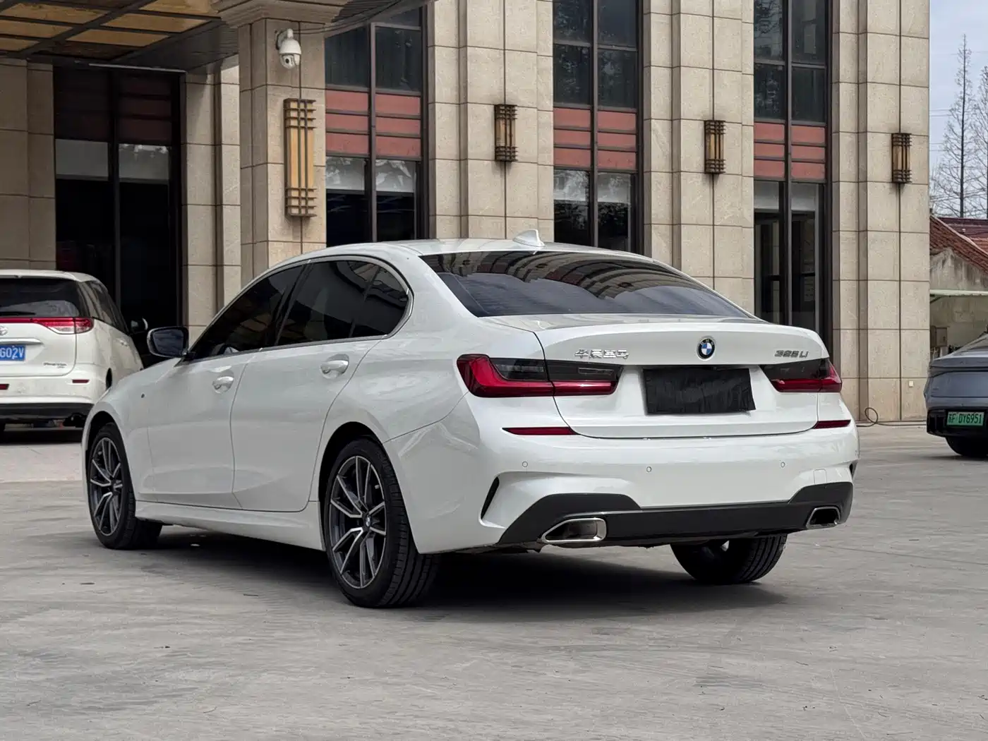 BMW 3 Series 2022 325Li M Sport Package фото 8
