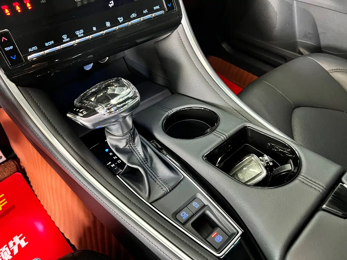 Toyota Avalon 2023 2.0L Luxury Edition фото 14