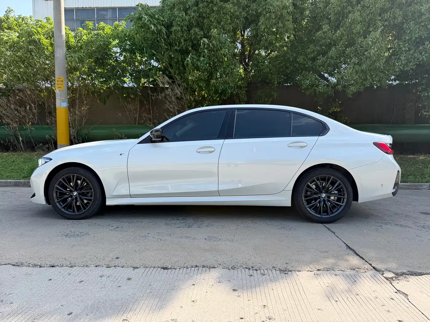 BMW 3 Series 2023 325Li M Sport Black Night Package фото 21