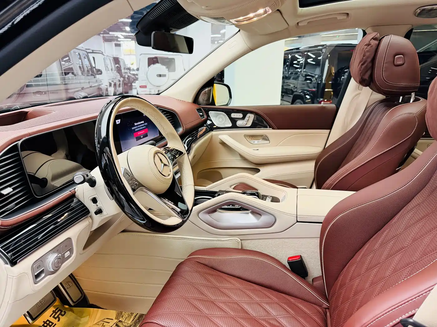 Mercedes-Benz Maybach GLS 2025 GLS 600 4MATIC Polar Night Edition фото 8