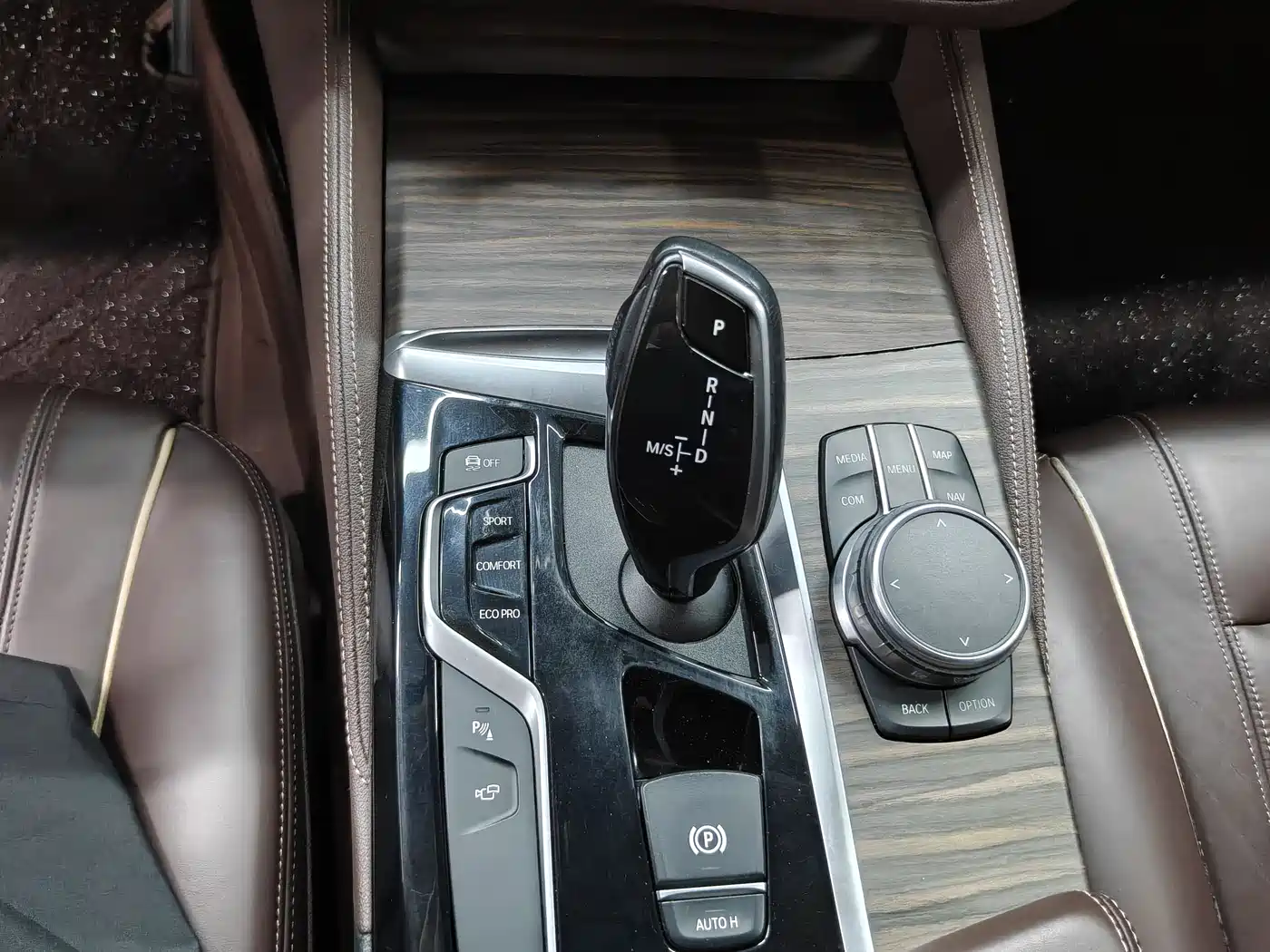 BMW 5 Series 2019 530Li Premium Luxury Package фото 8