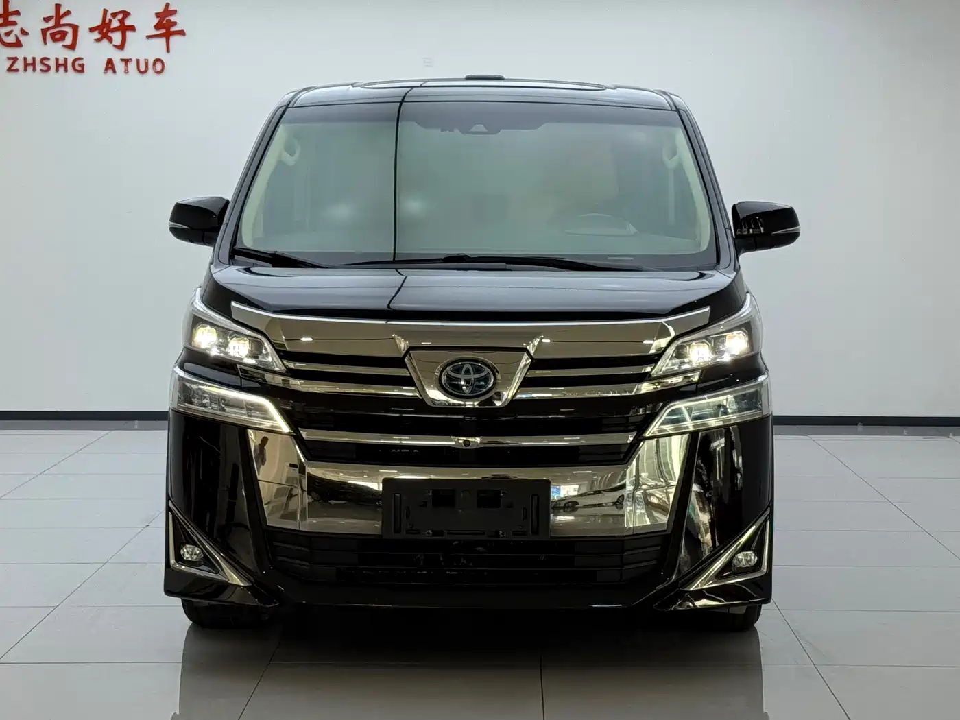 Toyota Vellfire 2019 Hybrid 2.5L HV Premium Edition фото 2