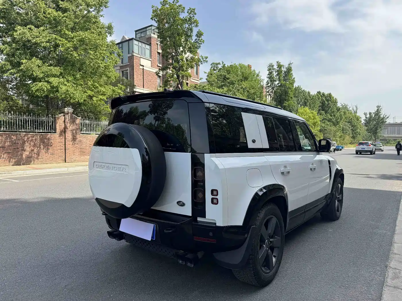 Land Rover Defender 2023 Model 110 3.0T P400 X-DYNAMIC HSE фото 9