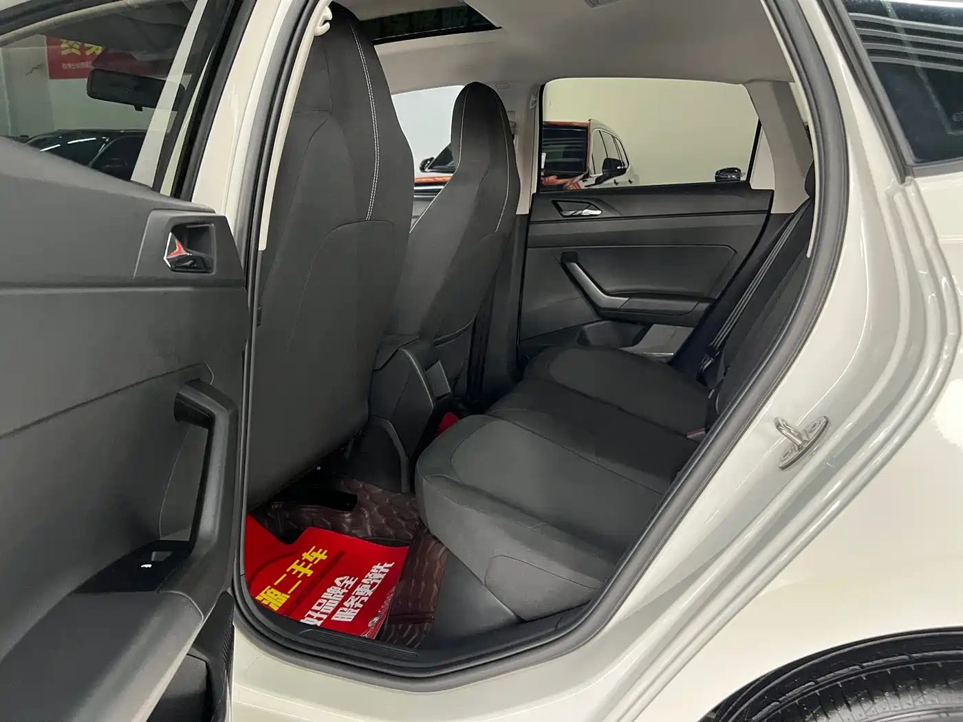 Volkswagen Polo 2019 Plus 1.5L Automatic Panorama Enjoyment Edition фото 8