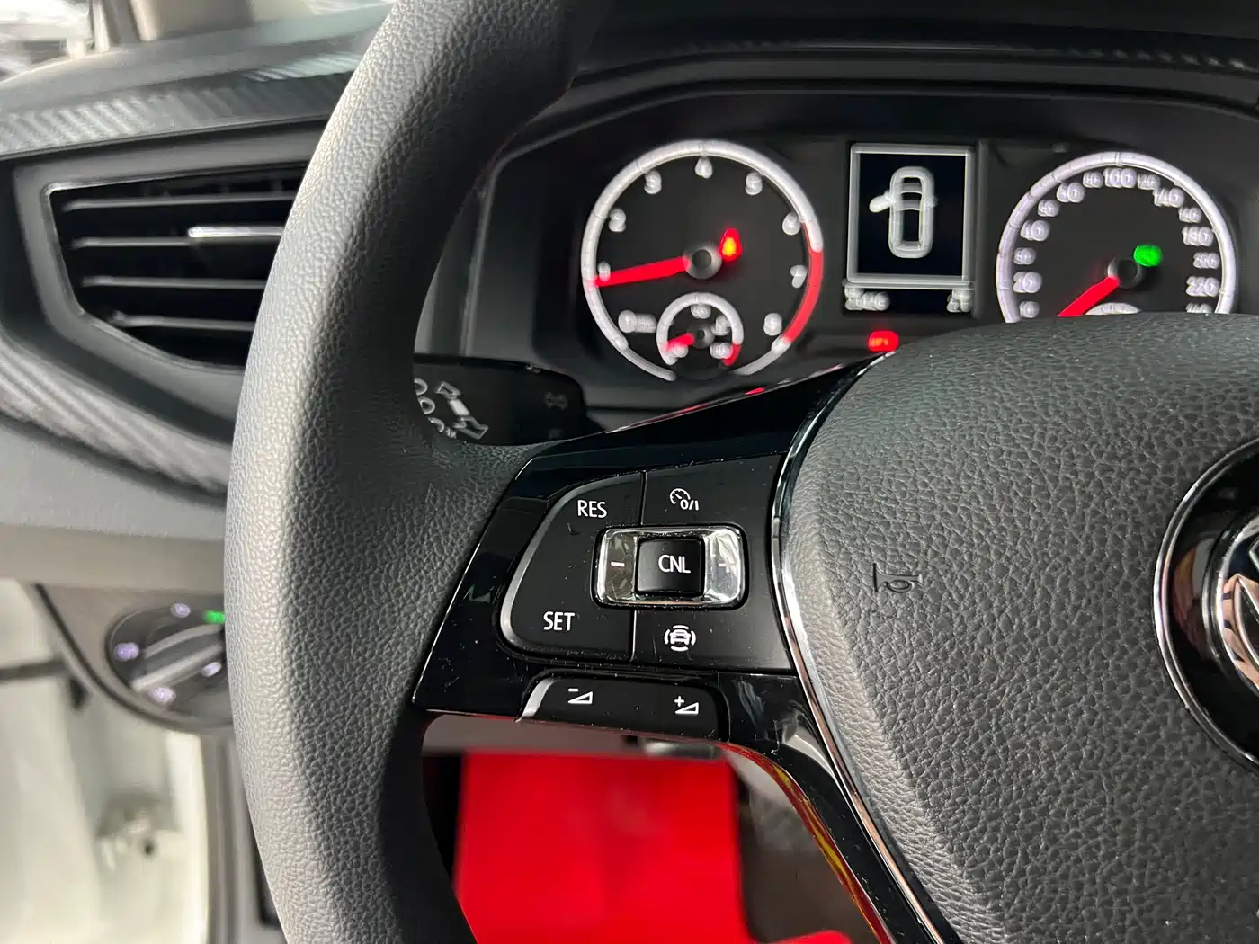 Volkswagen Polo 2019 Plus 1.5L Automatic Panorama Enjoyment Edition фото 13