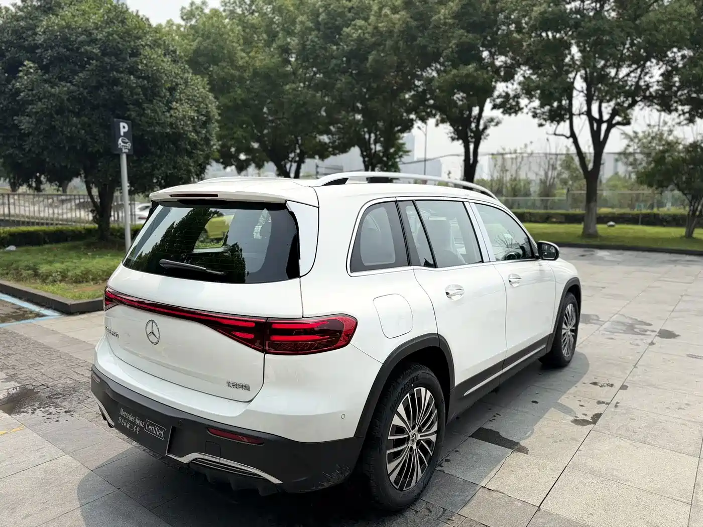 Mercedes-Benz EQB 2026 2025 EQB 260