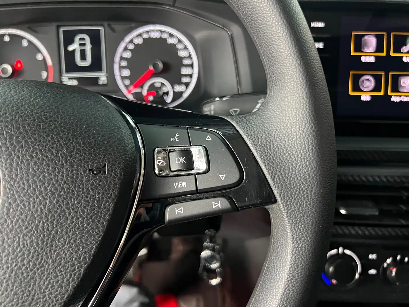 Volkswagen Polo 2019 Plus 1.5L Automatic Panorama Enjoyment Edition фото 14