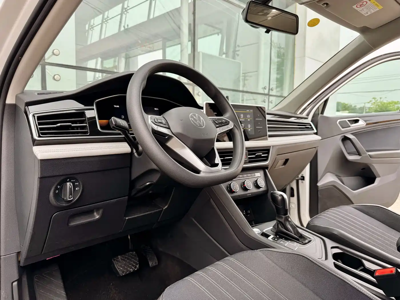 Volkswagen Tiguan L 2022 330TSI Automatic 2WD Comfort Edition фото 10
