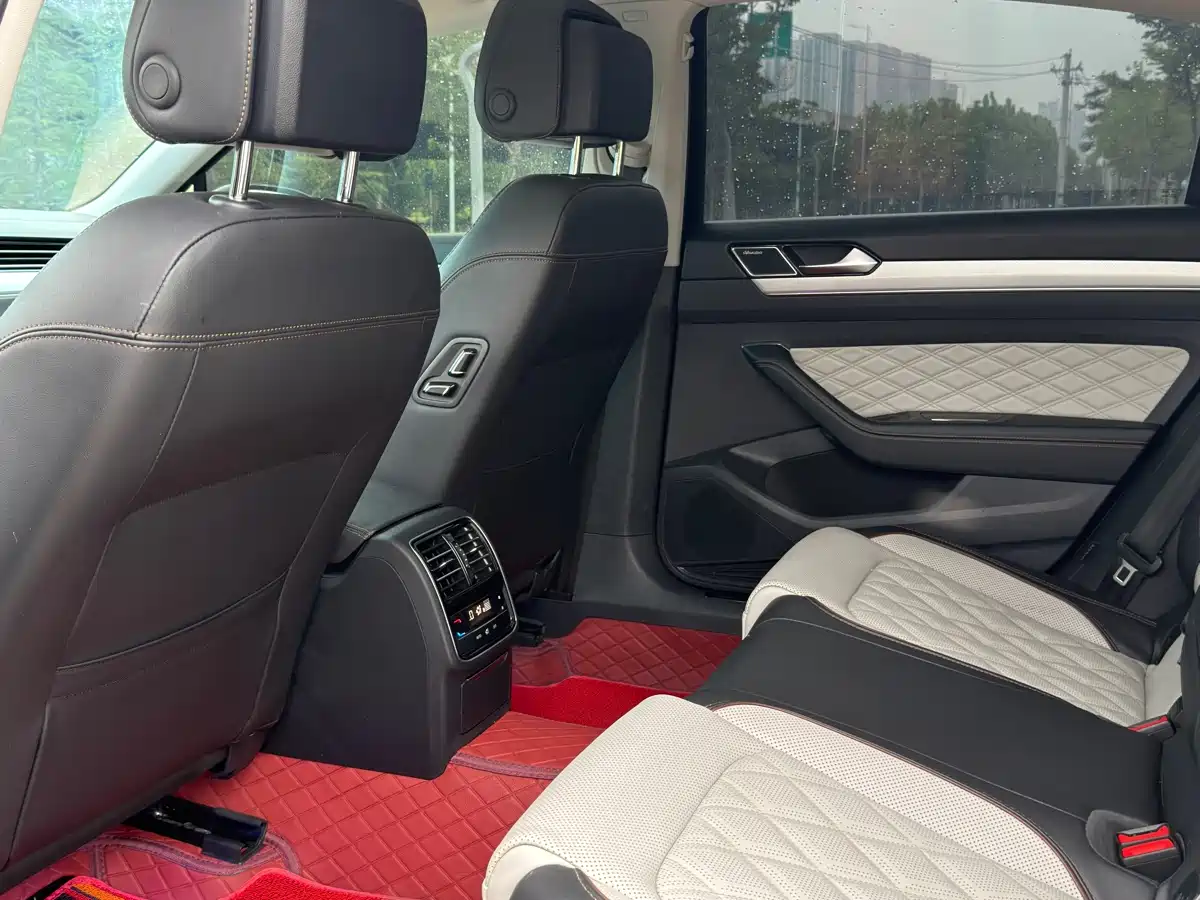 Volkswagen Magotan 2023 Model 2 Million Commemorative Edition 330TSI DSG Luxury фото 5