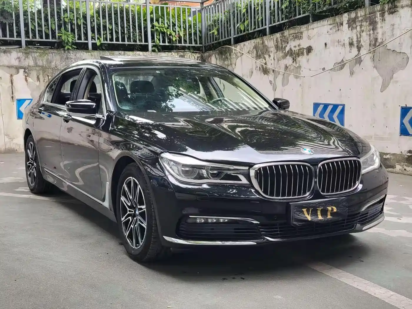 BMW 7 Series 2016 730Li Leading фото 3