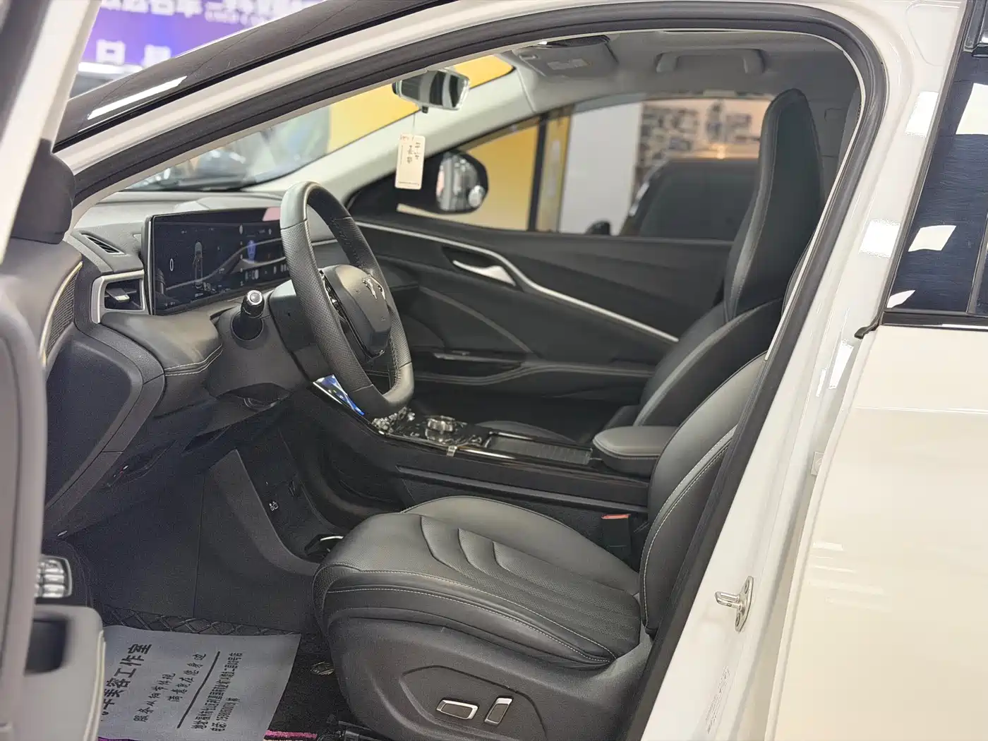 NEZHA AUTOMOBILE NEZHA U