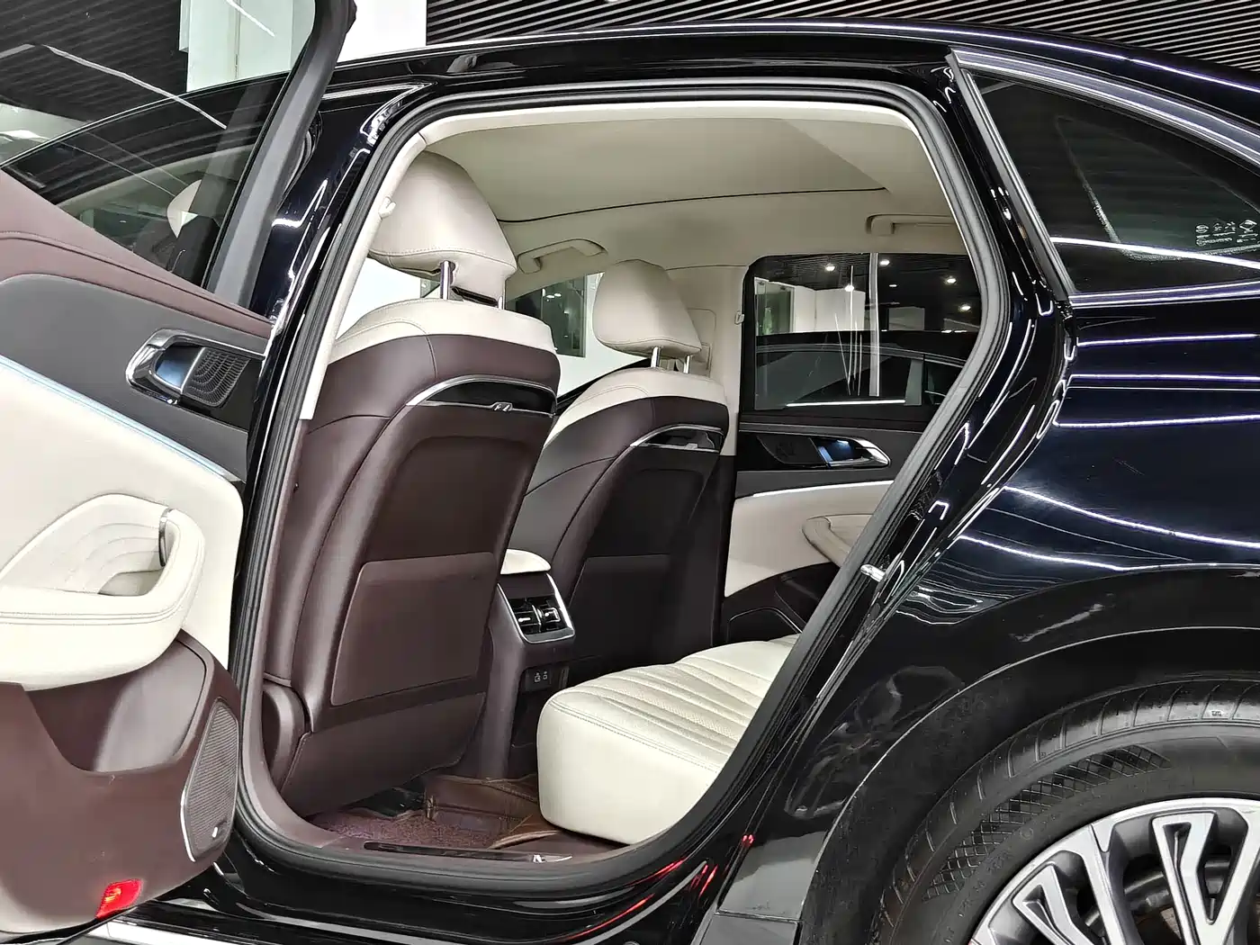 Hongqi H5 2023 2.0T Auto Smart Connect Flag Enjoy фото 14