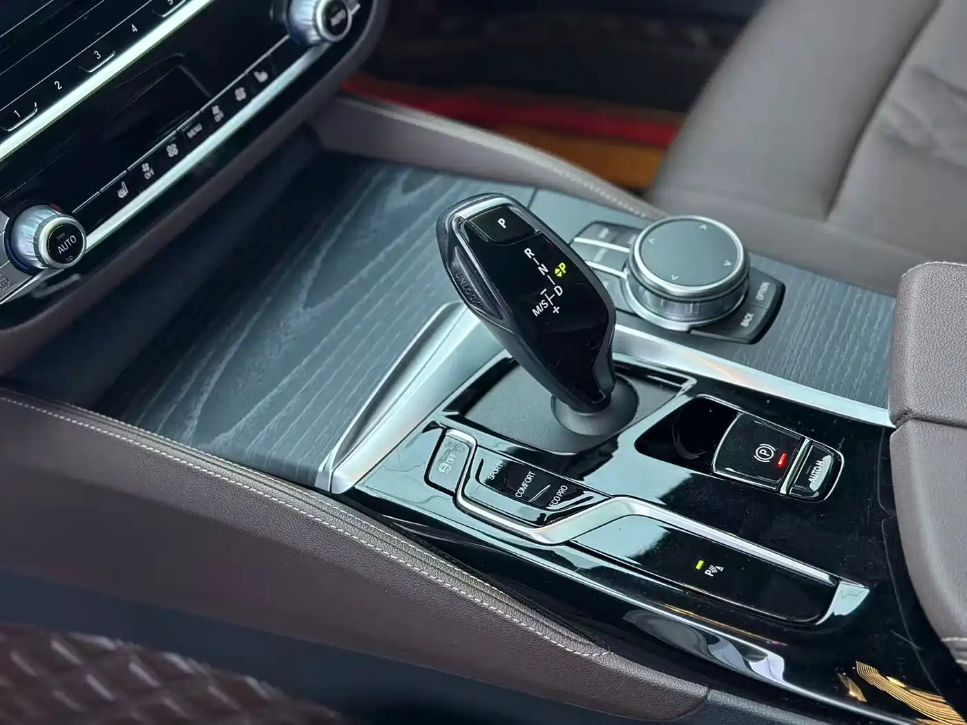 BMW 5 Series 2023 530Li Leading M Sport Package фото 6